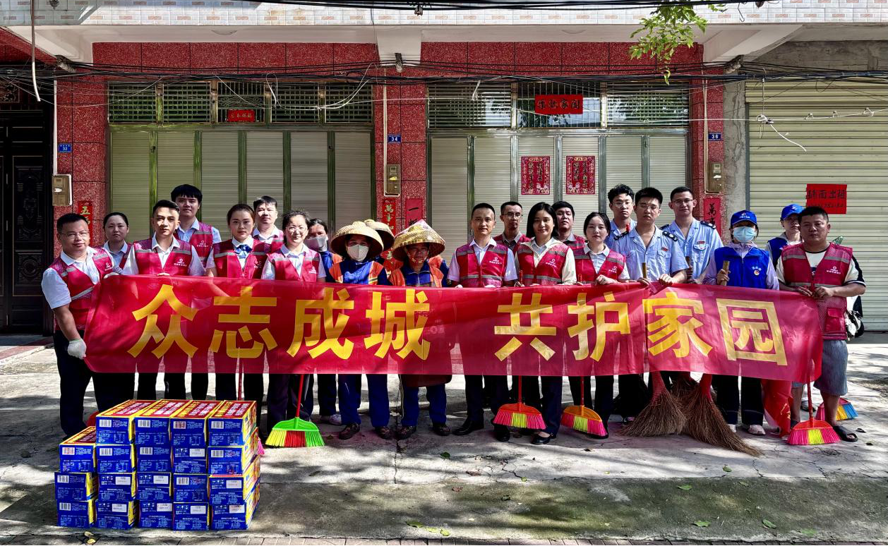 共護(hù)家園 海南農(nóng)商銀行屯昌支行志愿者奔赴災(zāi)后恢復(fù)重建一線